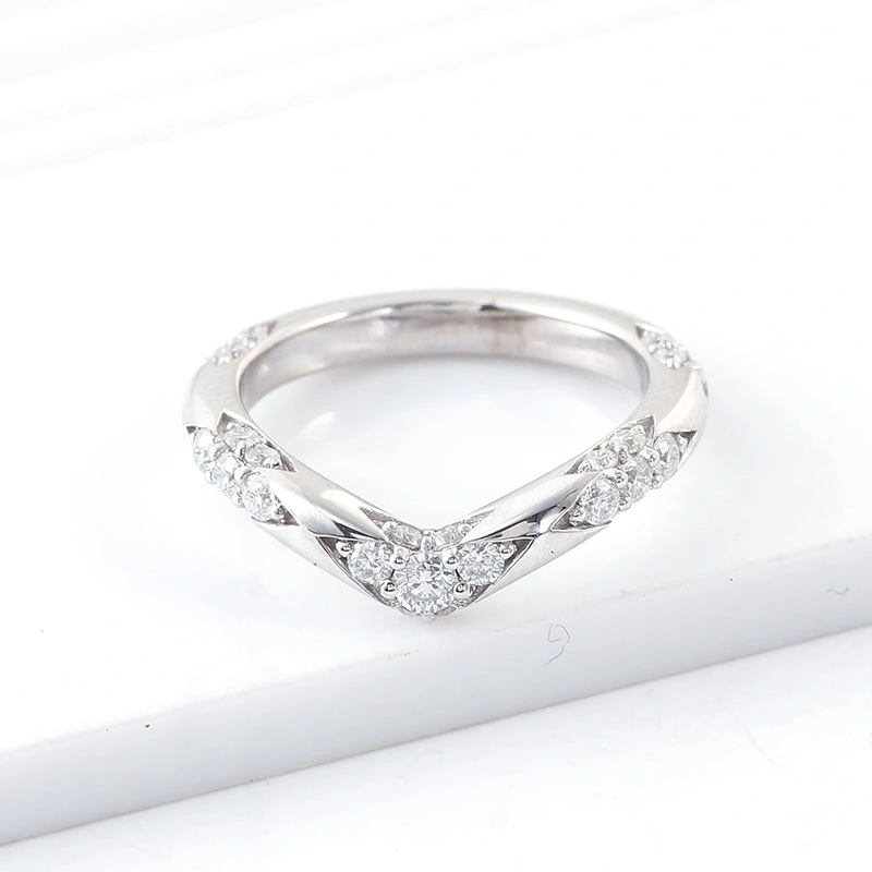 Custom Moissanite Rings V Shape 10K 14K White Gold Moissanite Eternity Ring for Exquisite Women&prime;s Birthday Gift