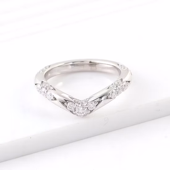 Custom Moissanite Rings V Shape 10K 14K White Gold Moissanite Eternity Ring for Exquisite Women′s Birthday Gift